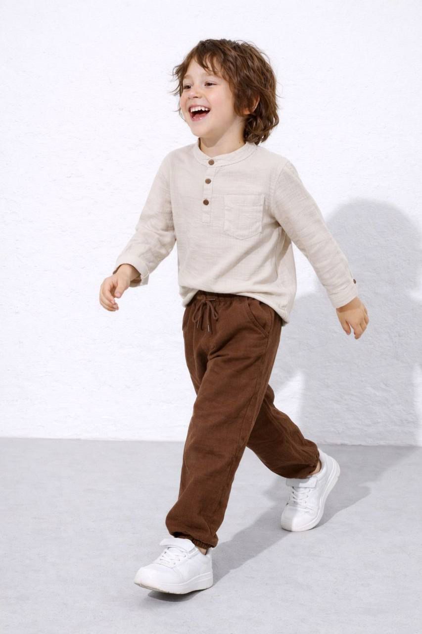 Beige Henley Top & Brown Comfort Pants Outfit